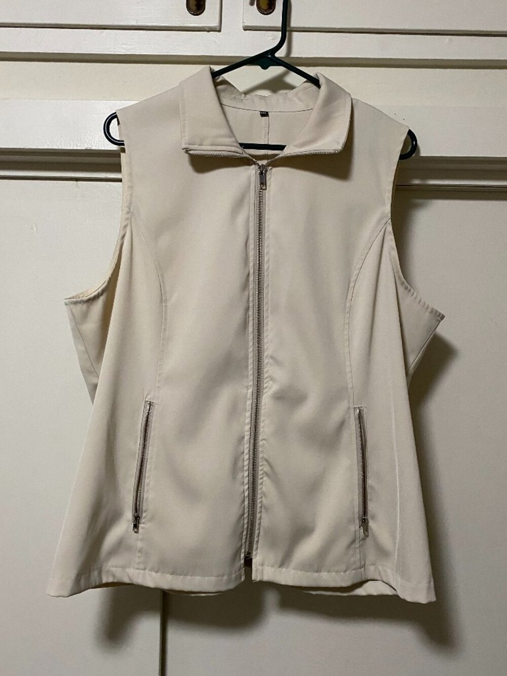 Beige, very tailored, beige zip-front vest w/zip pockets, size XXL